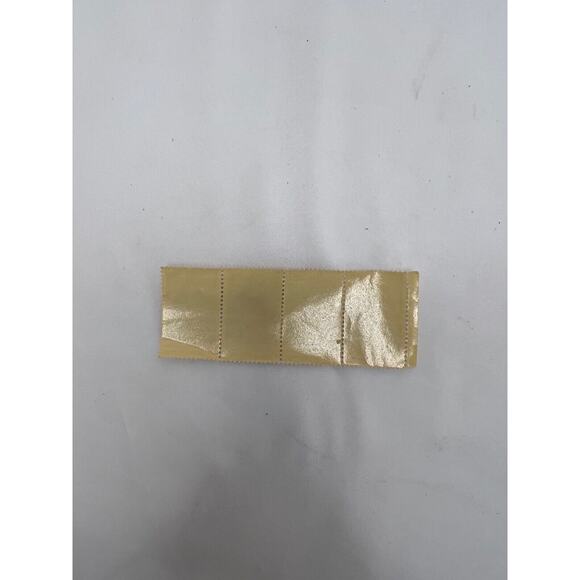 4 U.S. 1975 Christmas Stamps - Picture 2 of 3